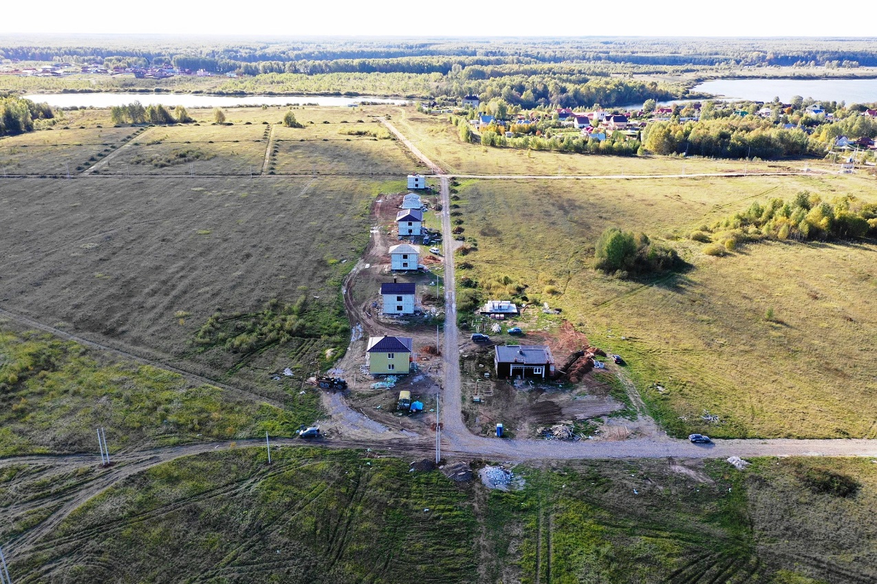 Поселки томск. Поселок Хребтовый Богучанский район. Элеонор Томск поселок. Деревня Бошарово Киров с квадрокоптера. Поселок Аннолово с коптера.